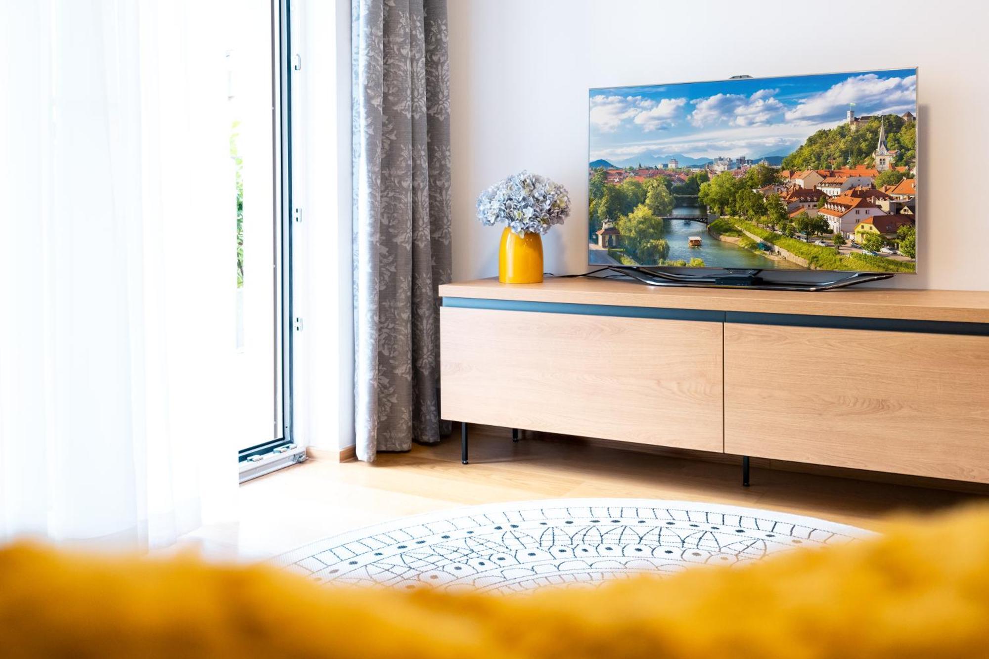 Masarykova Residence - Modern 1-Bedroom In City Center & Free Parking Laibach Exterior foto